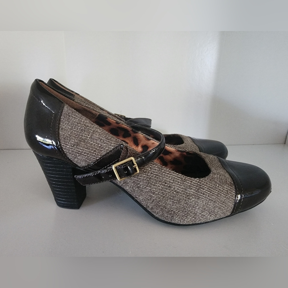 Clarks Bendables Vintage Looking Brown Pumps